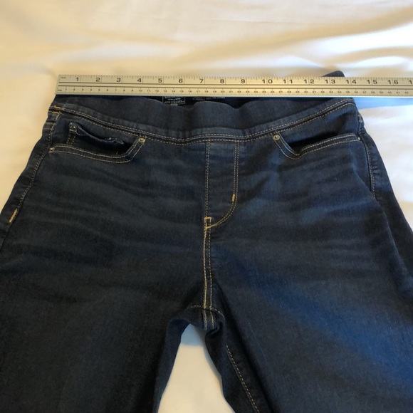 Women’s size 8 signature by Levi Strauss totally slimming pull on skinny jeans - Picture 6 of 12
